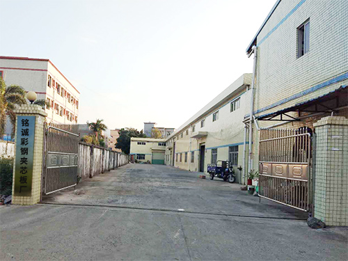 厂房门口